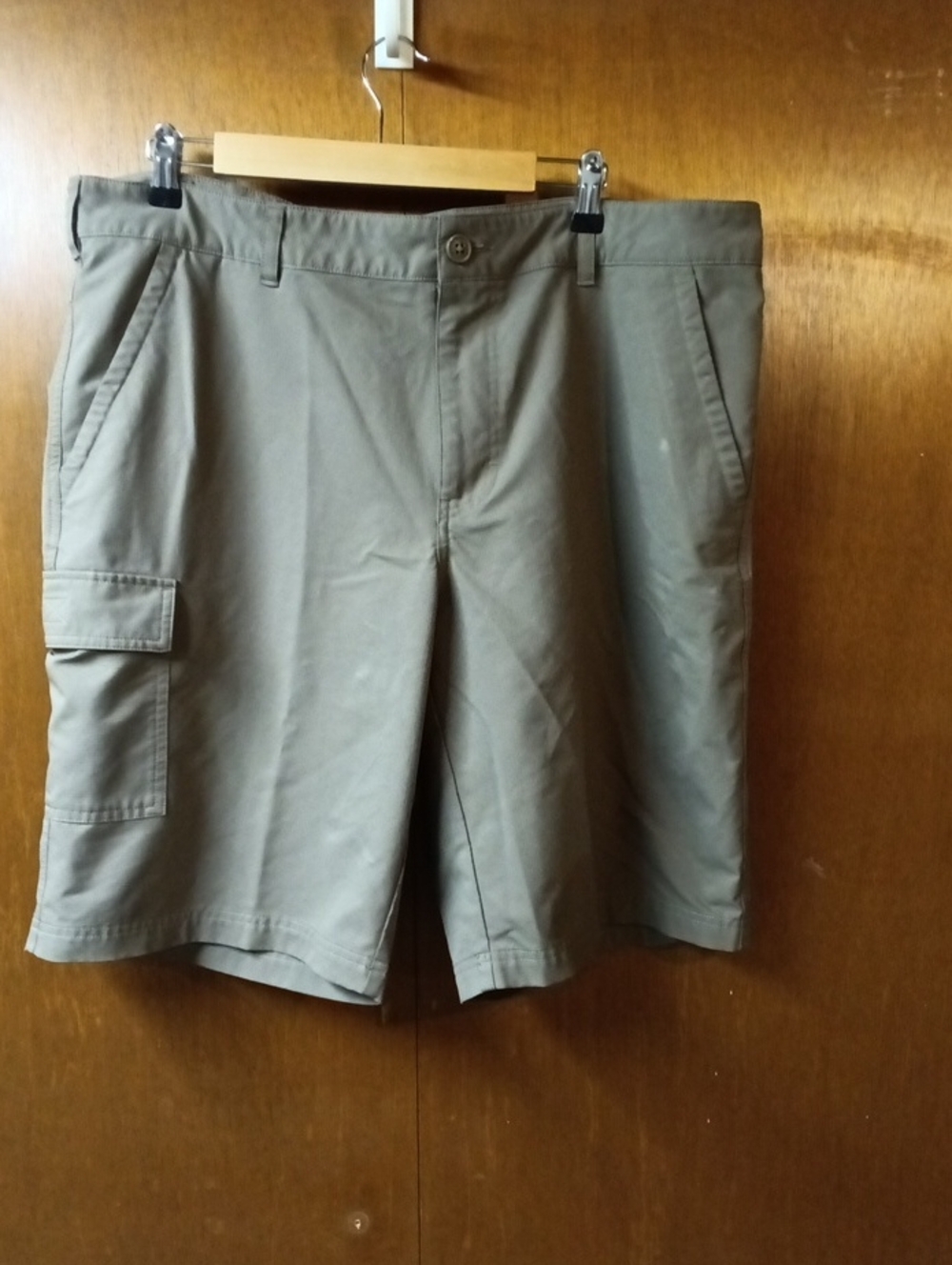 Men's Cargo Shorts in Olive/Taupe - Classic Utility Style